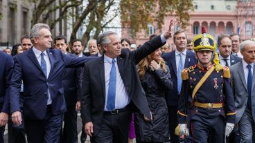 Alberto Fernández llegó a la catedral junto al jefe de Gabinete Agustín Rossi, entre otros funcionarios.