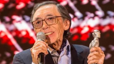 Toro nació el 3 de enero de 1941 en Salta.