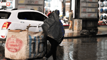 Para la tarde se espera que el temporal pierda fuerza y despeje.