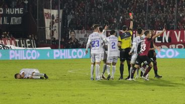 Ditta vio la roja por un pisotón a Núñez.