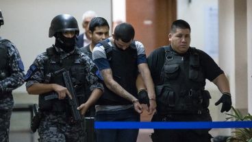 Alan Funes en uno de sus traslados a Tribunales por el juicio en su contra. (Imagen de Archivo)