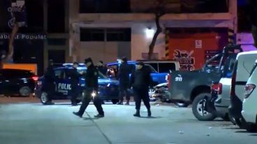 Una de las balaceras impactó contra el frente de la seccional 16ª de policía, de barrio Tablada.