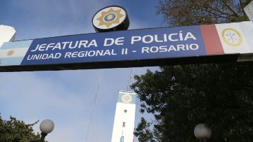La Jefatura de Policía de Rosario fue allanada este lunes.