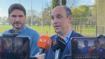 Maximiliano Pullaro junto a José Corral.