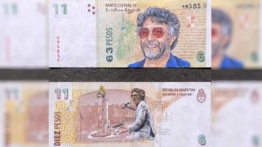 Además, ha pintado billetes con Messi, Dibu Martínez, Diego Maradona, entre otros.