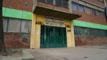 Hoy, la escuela Nº1027 "Luisa Mora de Olguin", ubicada en Humberto Primo 2401, no daba clases a sus alumnos.