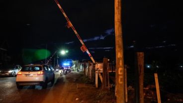 Juan José Paso y la vía, la escena del crimen, ya caída la noche.