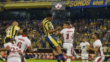 Véliz volvió a jugar tras su participación en el Mundial sub 20 con Argentina.