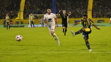 El remate de Campaz que se convirtió en el 2-0 para Central.