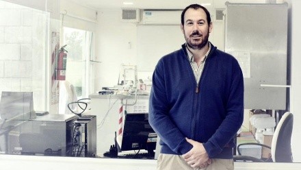 Santiago Aloisi, gerente de operaciones de Laboratorios Peyte. Una fábrica de Venado Tuerto con una fuerte historia.