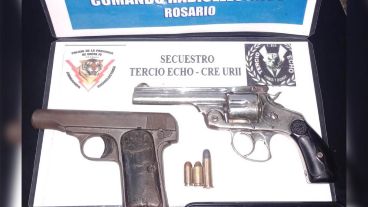 Dos de las armas secuestradas este domingo.