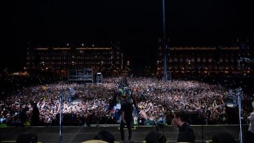 Los Fabulosos Cadillacs se presentaron en El Zócalo, la plaza pública más importante de todo México.