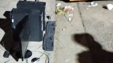 Las computadoras son del Instituto superior de educación técnica Nº 57.