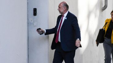 Perotti llegó a media tarde a Gobernación para participar de la reunión con los recolectores.