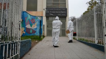 Peritos de la AIC trabajaban en la escena del atentado.