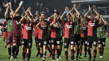 La Lepra metió un triunfazo en la casa de Santos.