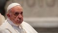 El papa Francisco fue operado "sin complicaciones" por problemas intestinales