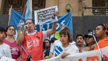 Desde Rosario, los docentes exigieron al gremio provincial que también anuncie una medida de fuerza.