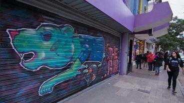 Caen las ventas en la calle San Luis.