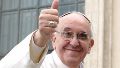 El papa Francisco "mejora progresivamente" y retomó el trabajo tras la operación