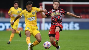 Ismael Cortez reemplazó al lesionado Damián Martínez en el lateral derecho de la defensa.