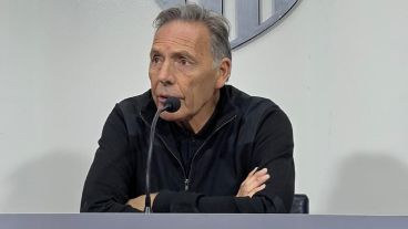 "Son canchas difíciles, este equipo es duro y ha sacado partidos adelante", dijo Russo sobre Barracas y su localía.