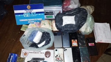 Parte de los elementos secuestrados en el allanamiento.