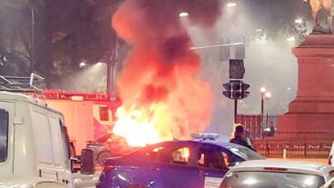 El coche se incendió en Oroño a la altura de Dante Alighieri.