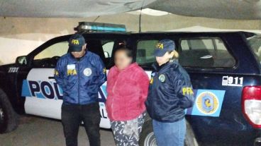 Verónica B. fue arrestada al salir de un pasillo de casas de construcciones precarias.
