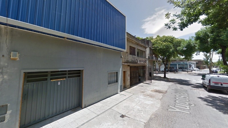 Los asaltantes se fueron en un auto.