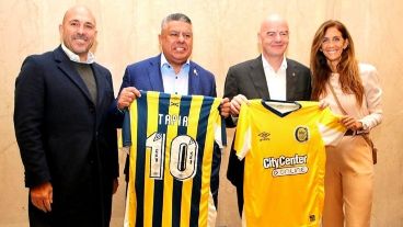Belloso, Tapia, Infantino y Cristinziano posaron con las casacas auriazules.