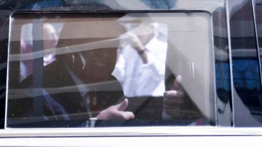Donald Trump fotografiado dentro de un vehículo al llegar al tribunal federal de Miami.