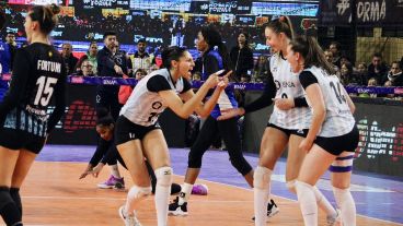 La selección femenina de vóley pasó por Rosario y le ganó a Cuba.