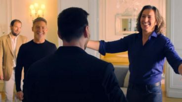 Los representantes de futbolistas Adrián Suar, Andrés Parra y Gustavo Bermúdez visitan a Lionel Messi en París.