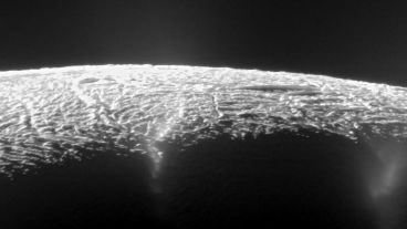 La nave espacial Cassini fue la primera en orbitar Saturno.