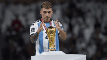 El ex defensor leproso contó también sus días en Qatar antes de levantar la Copa del Mundo.