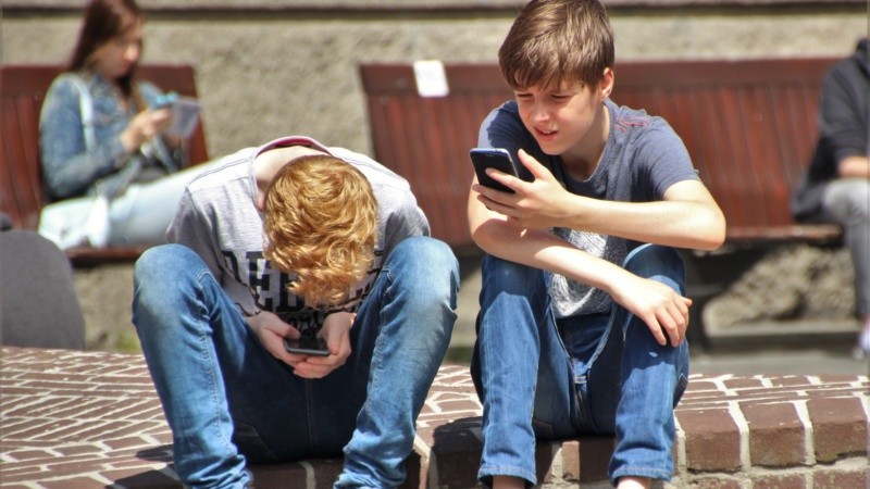  El 95% de los jóvenes de 13 a 17 años usan alguna plataforma de redes sociales