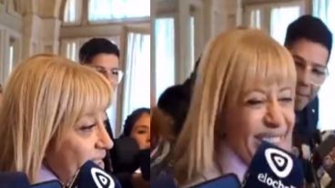 El momento en que el periodista encara a la legisladora de una manera poco usual.