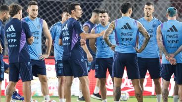 Scaloni en la última práctica en Yakarta antes del partido del lunes con Indonesia, el segundo y último de la gira asiática.