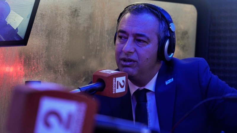 Javkin se subió al colectivo de El Tres.