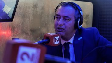 Javkin se subió al colectivo de El Tres.