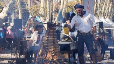 Fiesta popular y acto en el Día de la Bandera.