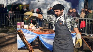 Fiesta popular y acto en el Día de la Bandera.