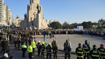 Fiesta popular y acto en el Día de la Bandera.