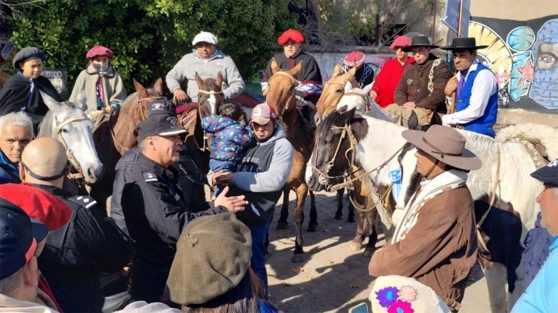 Gauchos intentaron participar de la fiesta patria pero les impidieron el paso. 