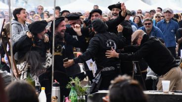 Los amigos ganadores en el concurso.