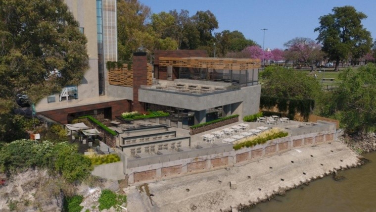 Carnes maduradas y platos gourmet: cómo será la propuesta renovada que asoma frente al río