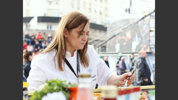En acción: presente en el Campeonato Federal del Asado en el Obelisco (Foto: Maru Carlini)