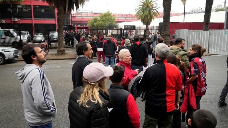 A las 16 abrió el estadio y crecía la expectativa.