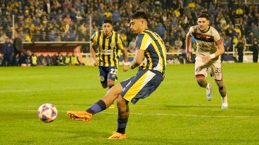 Véliz empató con un buen remate de penal.